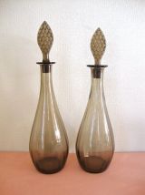 Service 24 verres et 2 carafes marron fumé vintage