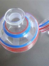 Carafe aux cercles rouges et bleus