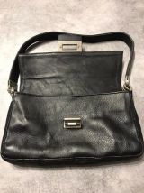 Magnifique sac à main en cuir véritable  très bonne qualite