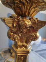 lampes anciennes en bronze et opalines blanches,