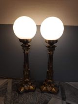 lampes anciennes en bronze et opalines blanches,