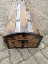 Coffre malle bombée vintage rénover 
