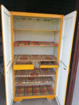 Armoire vintage orange 