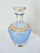 Carafe en verre sablé bleu et or