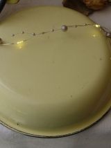 Lot de 2 plats VINTAGE en tôle émaillée jaune