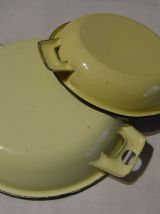 Lot de 2 plats VINTAGE en tôle émaillée jaune