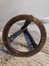 lampe tripode en métal torsadé