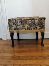 Travailleuse couseuse en tapisserie anglaise 