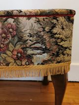 Travailleuse couseuse en tapisserie anglaise 