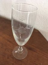 Six flutes assorties.