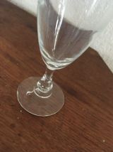 Six flutes assorties.