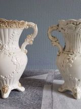 vases de barbottine blanche avec décor floral Capodimonte