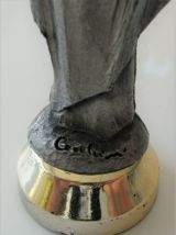 Statuette jésus auréolé en étain ciselé main signé 