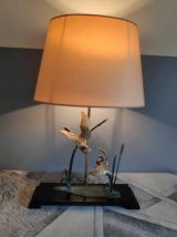 élégante et grande lampe oiseaux en laiton, décor en régule