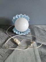 lampe coquille céramique bleu clair et globe opaline