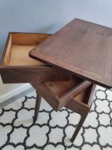 travailleuse vintage en bois foncé, empiètement forme compas