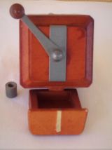 Moulin à café miniature Peugeot Frères