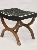 Tabouret Empire 1900 acajou retapissé.