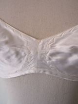 Soutien-gorge brassière en satin de soie blanc nacre vintage