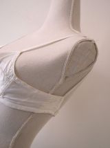 Soutien-gorge brassière en satin de soie blanc nacre vintage