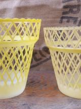2 caches pots vintage en plastique