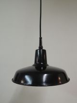 Suspension émaillée noire