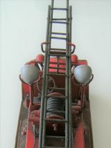 Camion pompier en tôle décoratif no toy vintage
