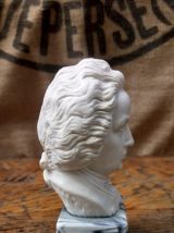 Buste de Bach en albâtre sur socle en marbre