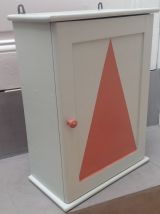 armoire à pharmacie triangle