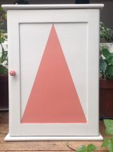 armoire à pharmacie triangle