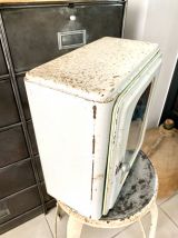 Armoire à pharmacie vintage en métal