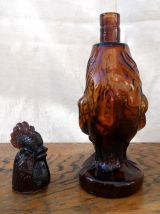Bouteille zoomorphe en verre ambré (coq)