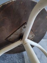 tabouret d'atelier 3 pieds métal blanc avec axe fileté 