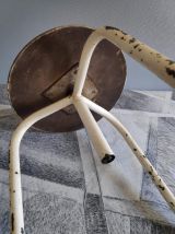 tabouret d'atelier 3 pieds métal blanc avec axe fileté 