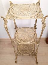 Sellette en bronze doré. 