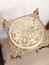 Sellette en bronze doré. 