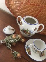 Sucrier en porcelaine fine.