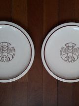 Une paire d'assiettes art-déco