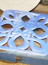 Dessous de plat vintage en fonte bleu