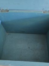 caisse ancienne bleue en bois avec 6 compartiments