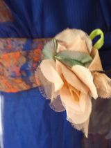 Longue robe vaporeuse et bucolique bleue marine motifs fleur