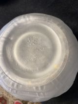 Vase en verre moulé décor floral - Années 30