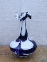Joli vase en opaline avec col dentelé