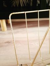 Porte revues vintage en métal doré 