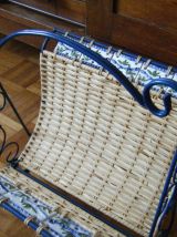 Porte-revues Vintage fer forgé bleu, osier et céramique