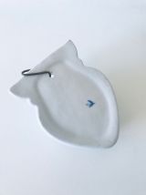 Vase mural ex-voto antique en porcelaine