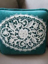 Petit coussin velours côtelé et napperon Vintage