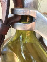 Charmante Bouteille Armagnac DUCASTAING , métal et cuir