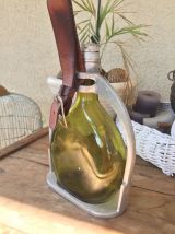 Charmante Bouteille Armagnac DUCASTAING , métal et cuir