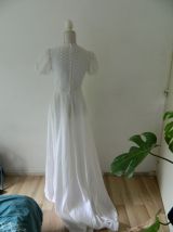 Robe de mariée hippie chic blanche brodée vintage 70's